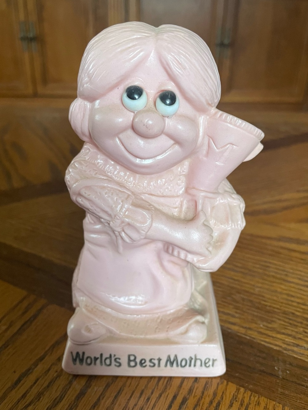 Vintage 1970 Russ & Wallace “Worlds Best Mother” Figurine